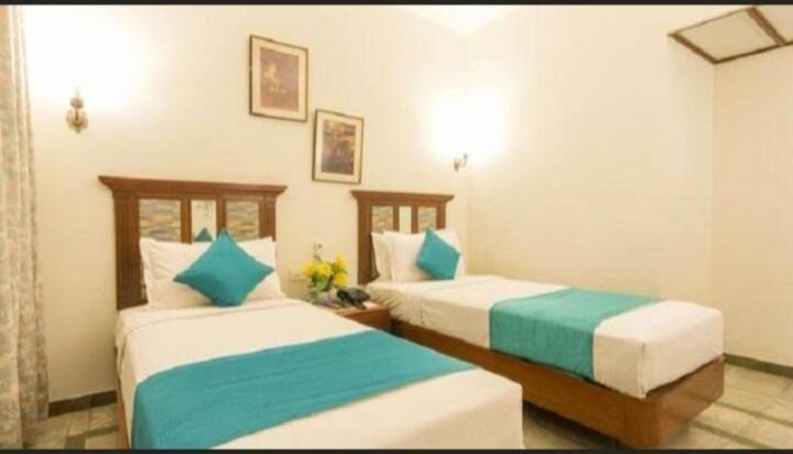Hotel R Deluxe "Couple Friendly Vaccinated Staff" Nowe Delhi Zewnętrze zdjęcie