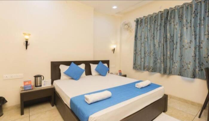 Hotel R Deluxe "Couple Friendly Vaccinated Staff" Nowe Delhi Zewnętrze zdjęcie