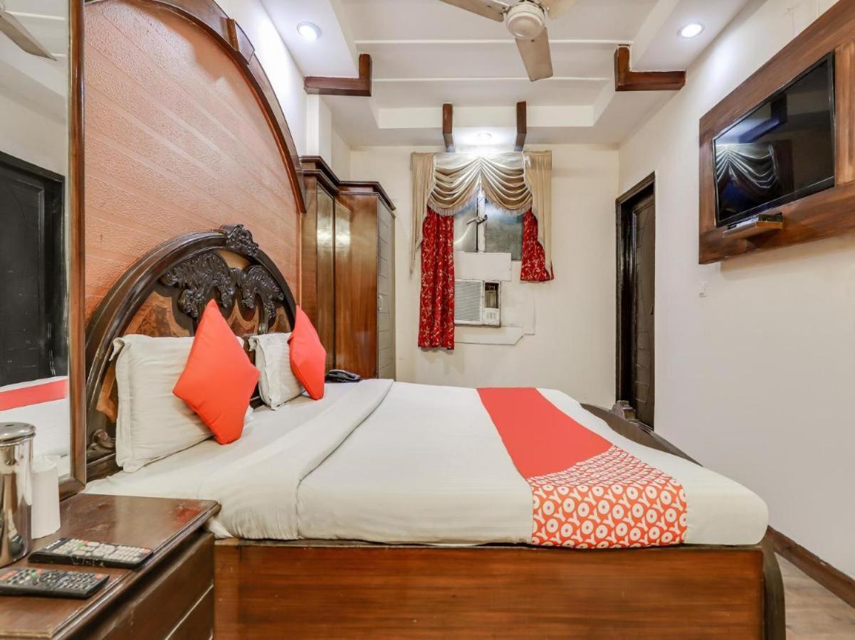 Hotel R Deluxe "Couple Friendly Vaccinated Staff" Nowe Delhi Zewnętrze zdjęcie