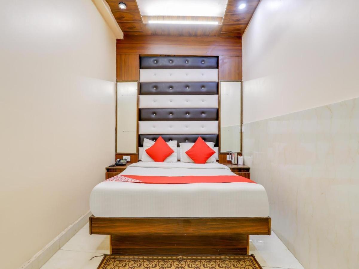 Hotel R Deluxe "Couple Friendly Vaccinated Staff" Nowe Delhi Zewnętrze zdjęcie