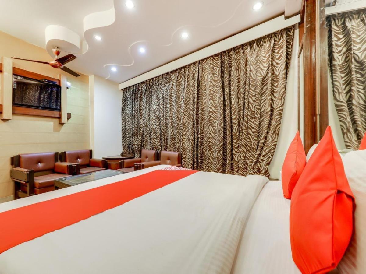 Hotel R Deluxe "Couple Friendly Vaccinated Staff" Nowe Delhi Zewnętrze zdjęcie