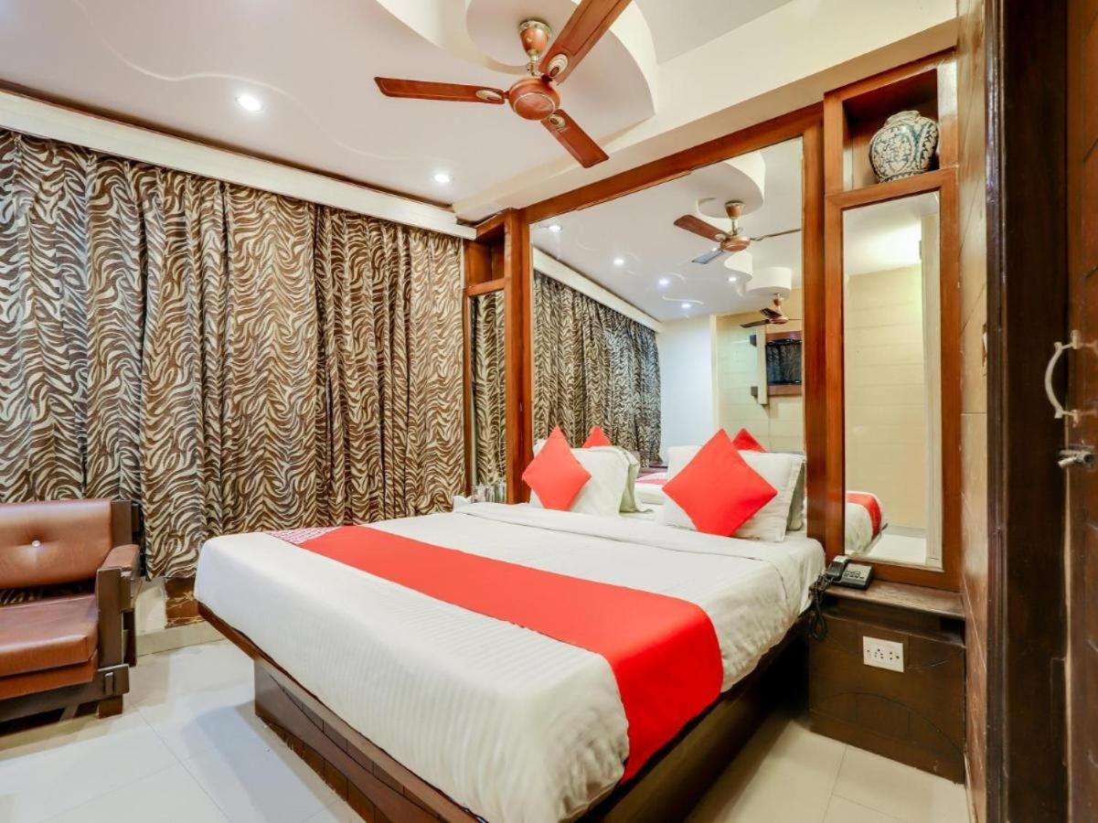 Hotel R Deluxe "Couple Friendly Vaccinated Staff" Nowe Delhi Zewnętrze zdjęcie