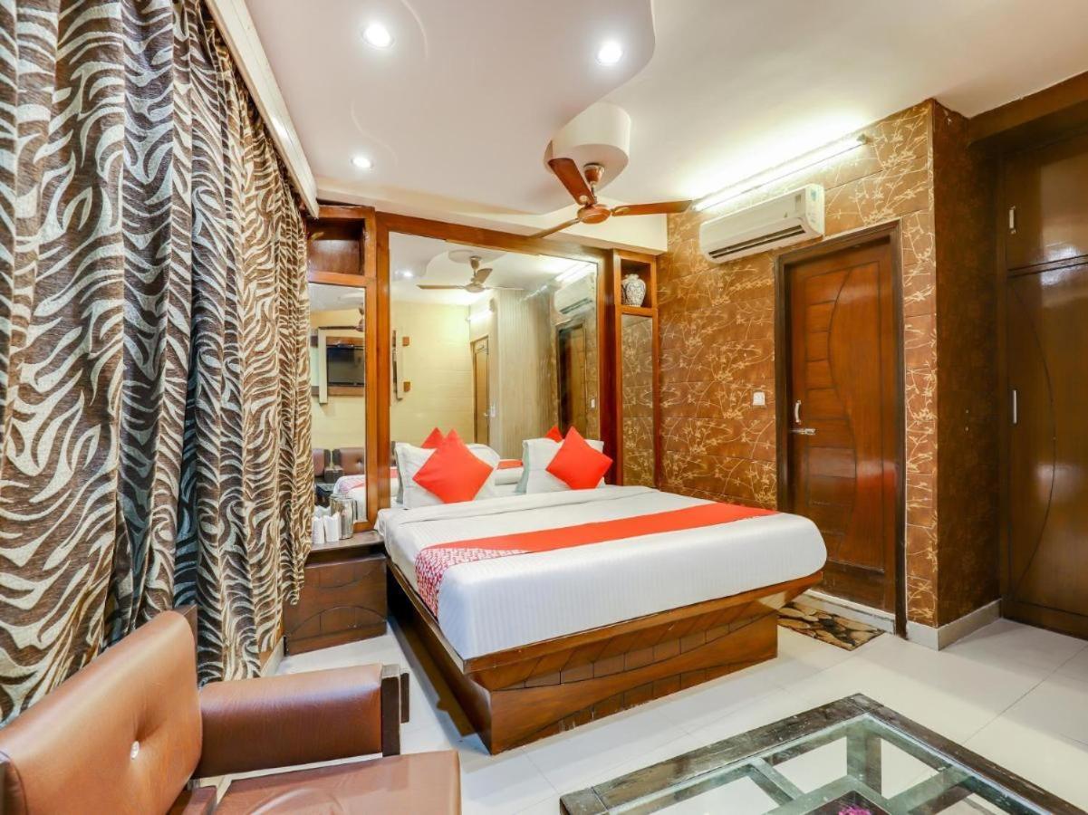 Hotel R Deluxe "Couple Friendly Vaccinated Staff" Nowe Delhi Zewnętrze zdjęcie