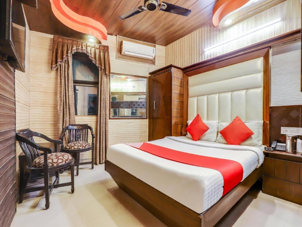 Hotel R Deluxe "Couple Friendly Vaccinated Staff" Nowe Delhi Zewnętrze zdjęcie