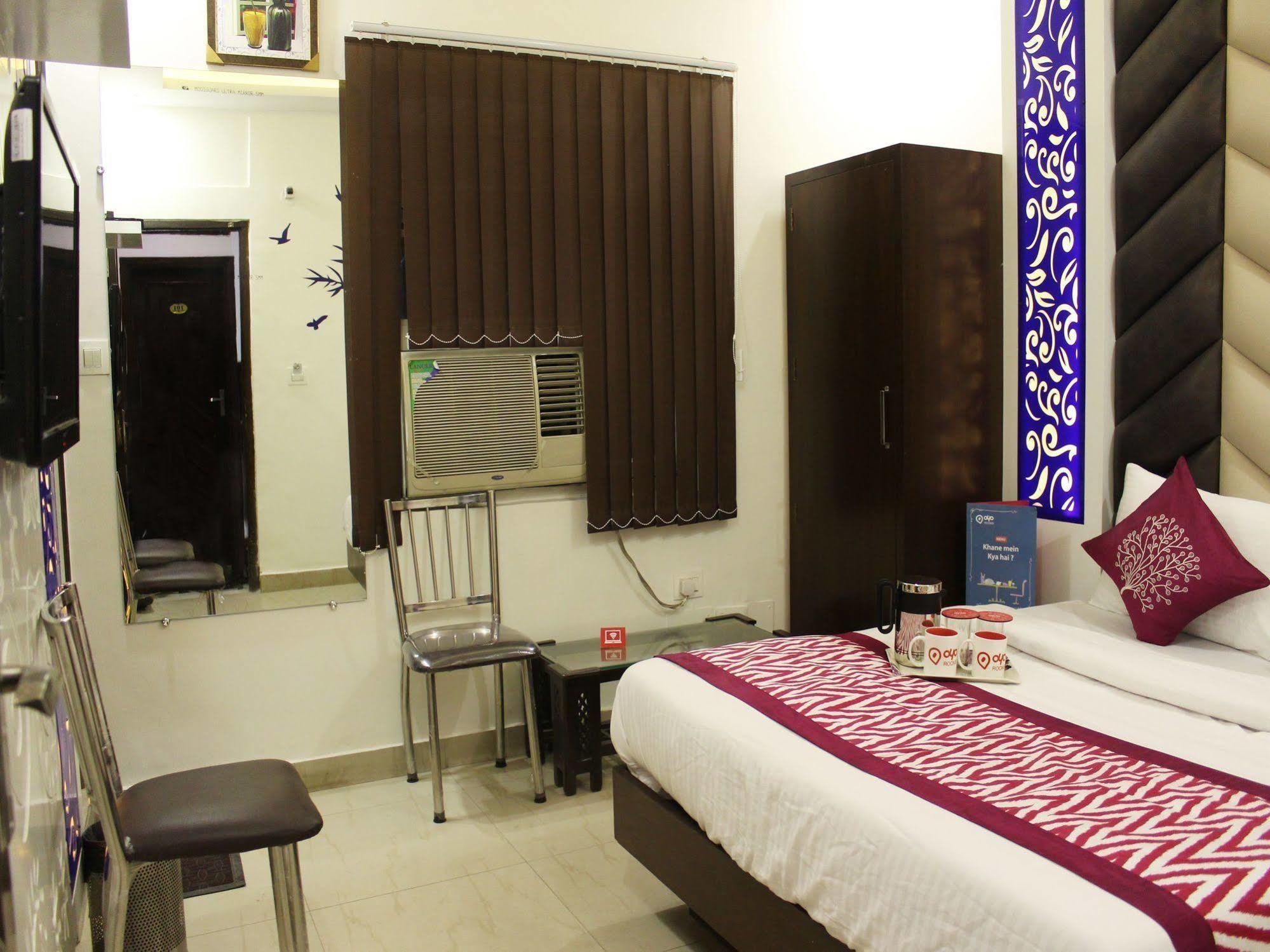 Hotel R Deluxe "Couple Friendly Vaccinated Staff" Nowe Delhi Zewnętrze zdjęcie
