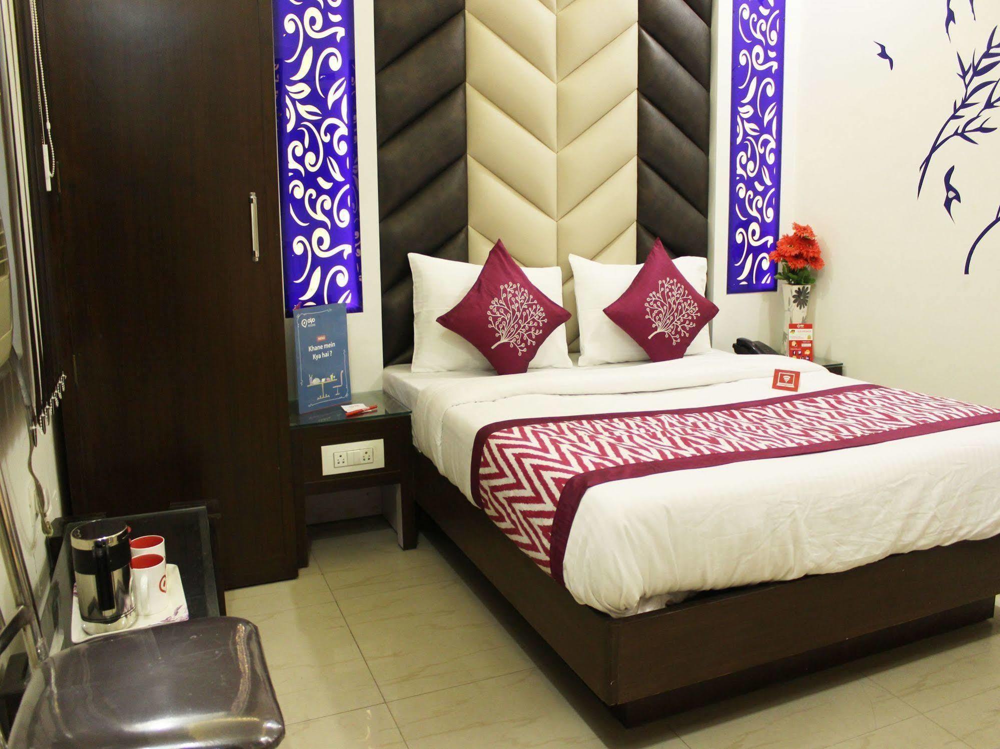 Hotel R Deluxe "Couple Friendly Vaccinated Staff" Nowe Delhi Zewnętrze zdjęcie
