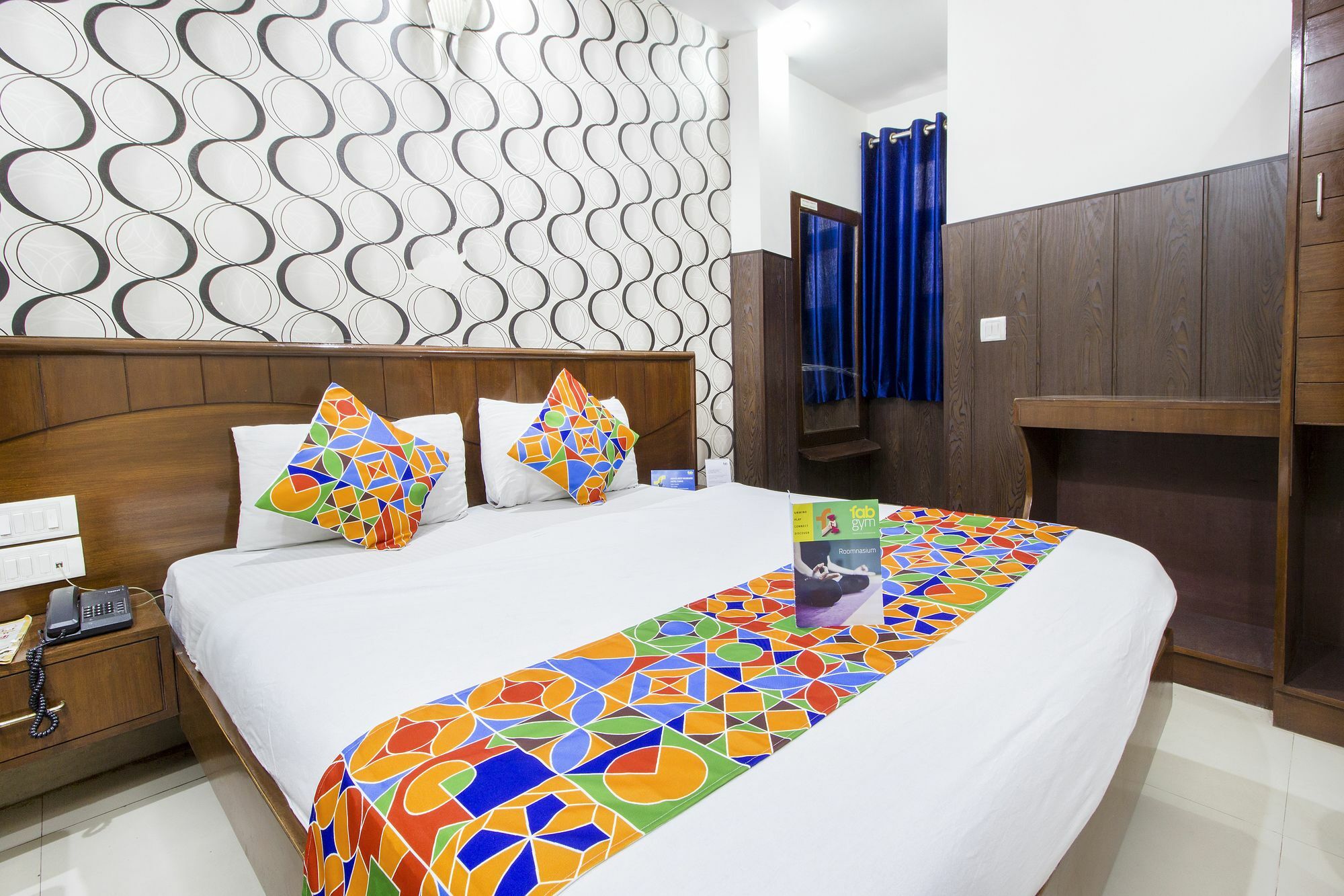 Hotel R Deluxe "Couple Friendly Vaccinated Staff" Nowe Delhi Zewnętrze zdjęcie